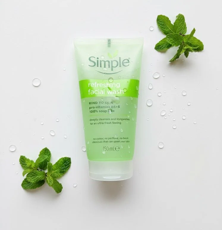 Simple - Refreshing Facial Wash - Image 4